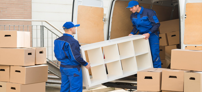 apartment movers Dallas–Fort Worth metroplex residents recommend loading a moving truck