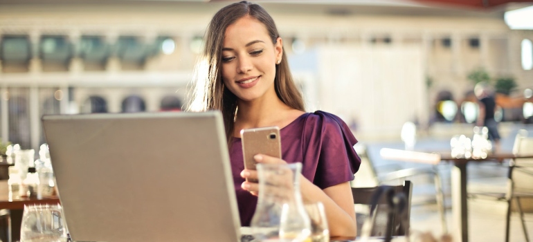 Girl requesting a moving estimate by her telephone
