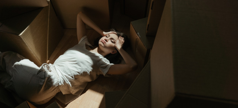 The girl who trying to learn how to beat relocation depression