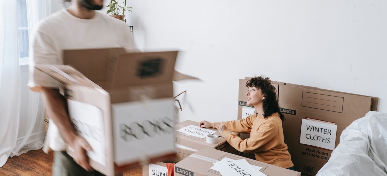 Picture of a couple getting ready for moving